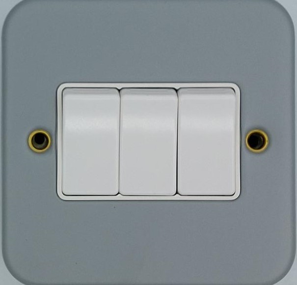 MSP632 Niglon Metal Clad 3 gang Switch